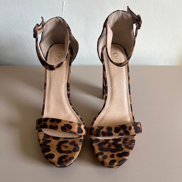 Olivia Ferguson Leopard Print Heels - Picture 1 of 6